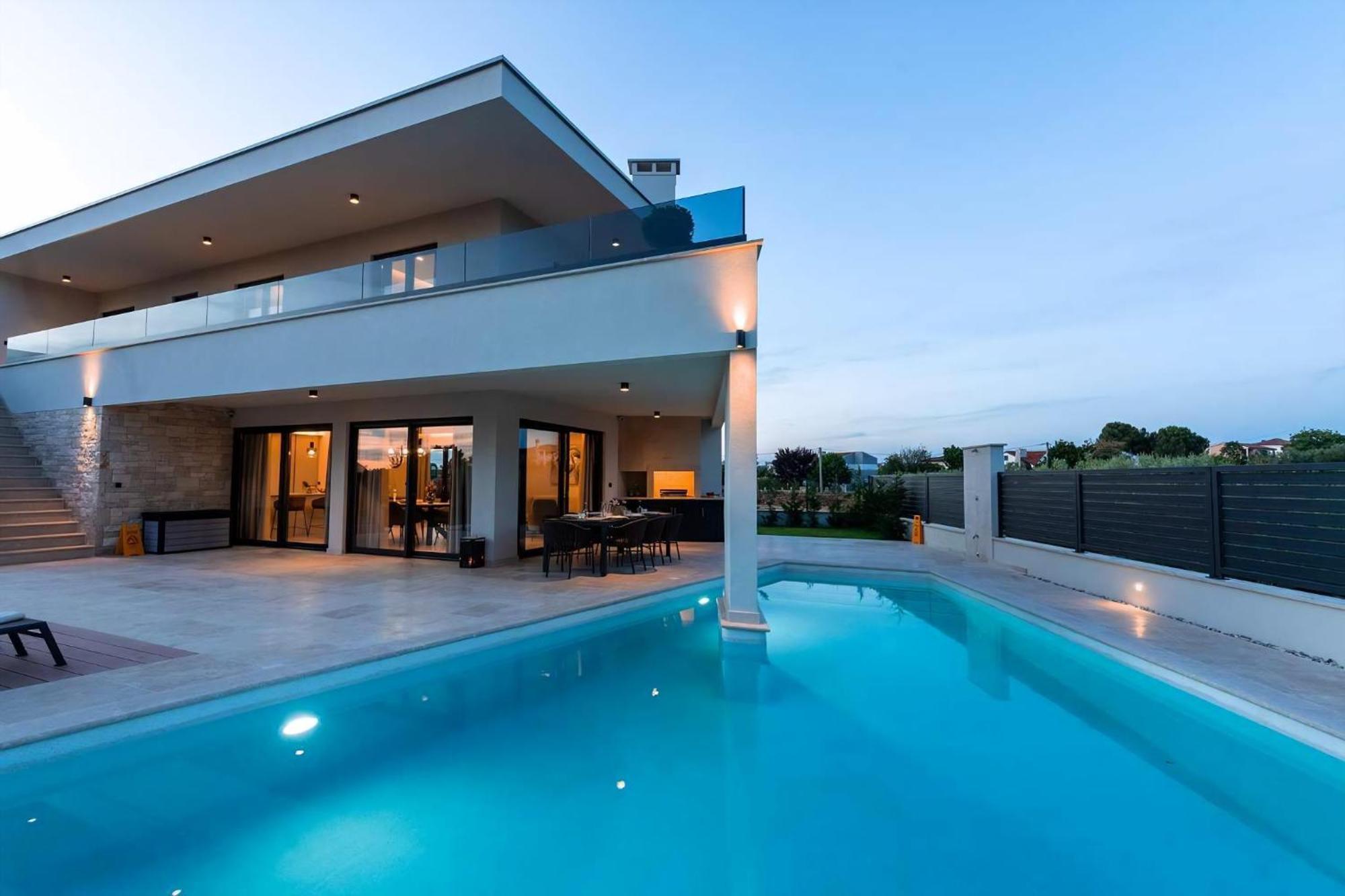 פורץ Luxurioese Villa Perla Mit Pool Und Jacuzzi מראה חיצוני תמונה