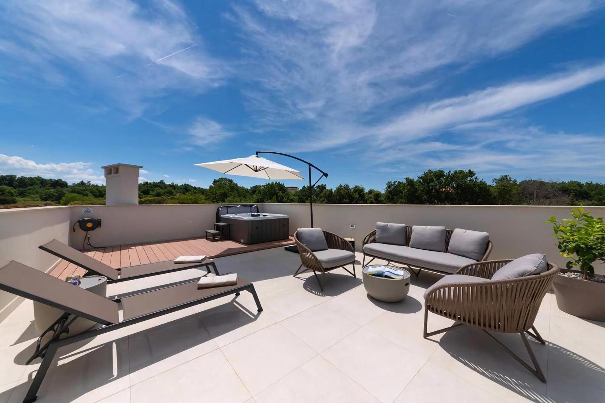 פורץ Luxurioese Villa Perla Mit Pool Und Jacuzzi מראה חיצוני תמונה