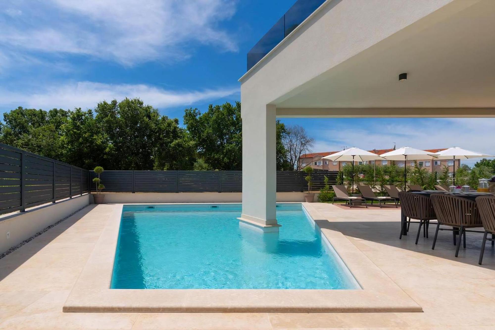 פורץ Luxurioese Villa Perla Mit Pool Und Jacuzzi מראה חיצוני תמונה