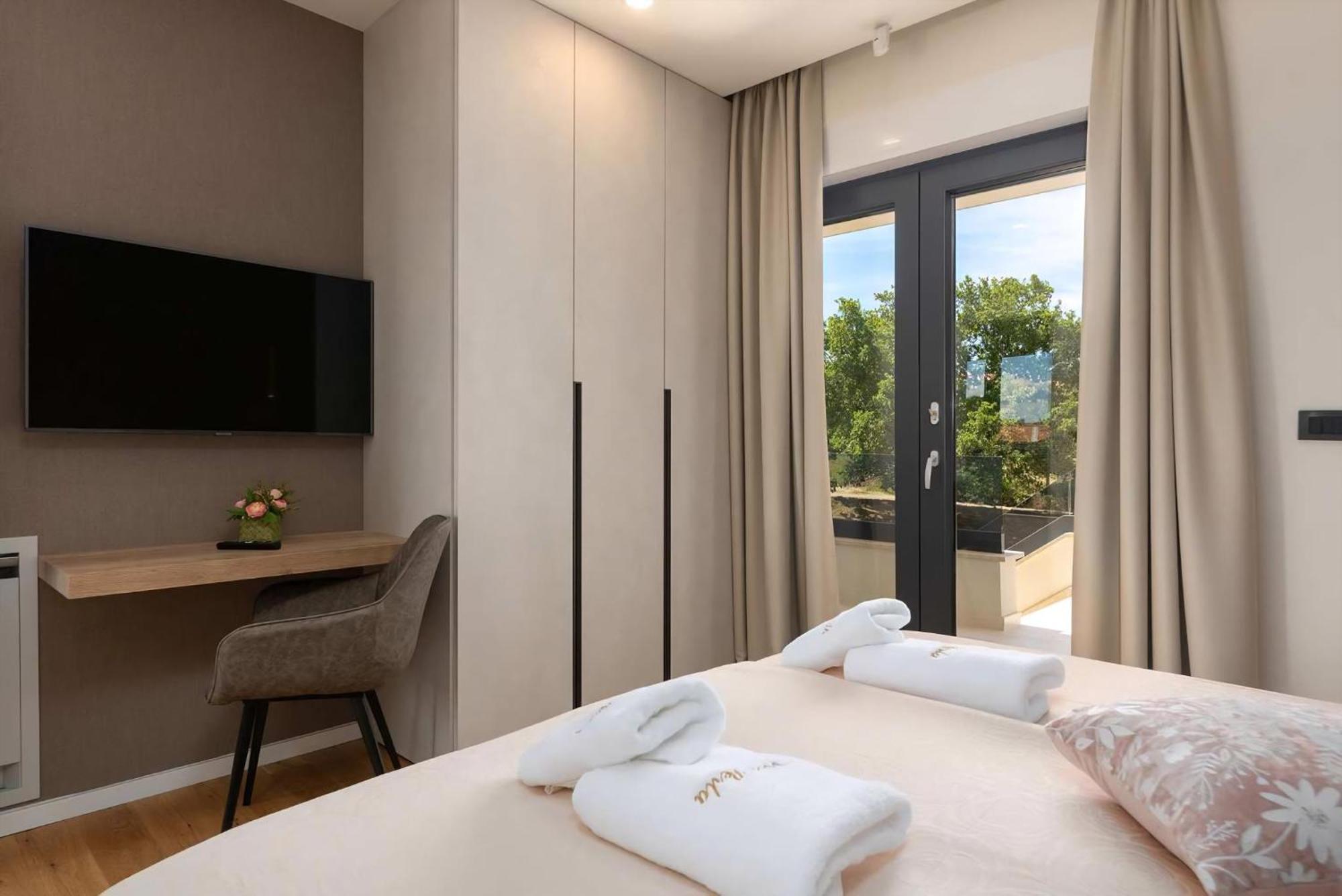 פורץ Luxurioese Villa Perla Mit Pool Und Jacuzzi מראה חיצוני תמונה