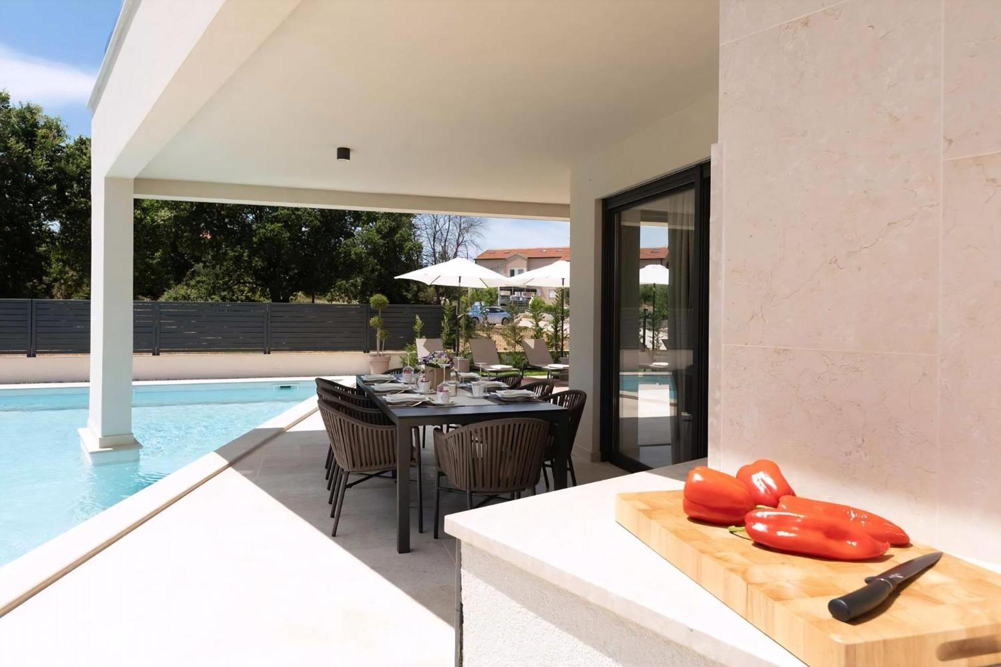 פורץ Luxurioese Villa Perla Mit Pool Und Jacuzzi מראה חיצוני תמונה