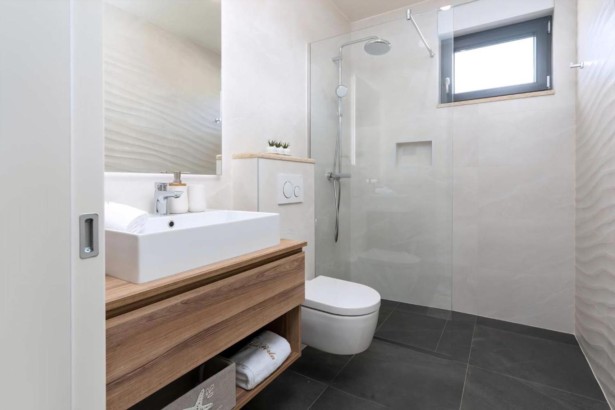 פורץ Luxurioese Villa Perla Mit Pool Und Jacuzzi מראה חיצוני תמונה