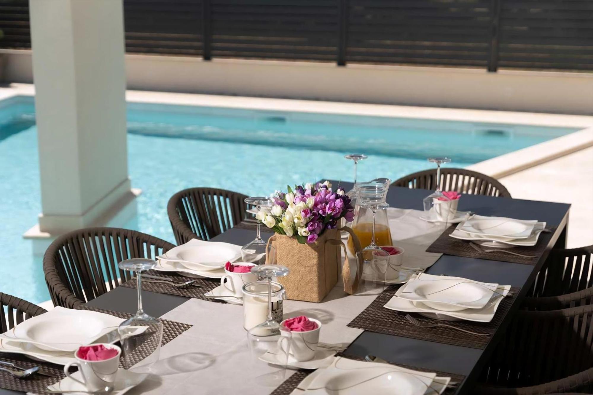 פורץ Luxurioese Villa Perla Mit Pool Und Jacuzzi מראה חיצוני תמונה