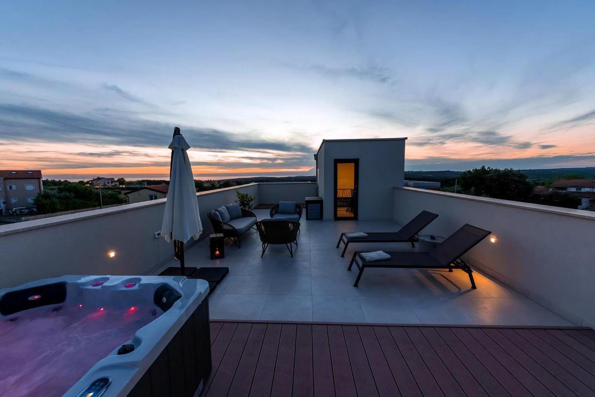 פורץ Luxurioese Villa Perla Mit Pool Und Jacuzzi מראה חיצוני תמונה